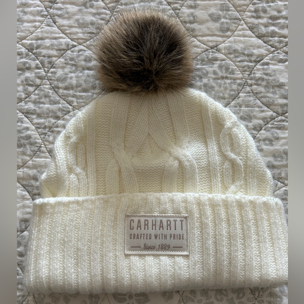 Cathartt Pom hat. Like new.